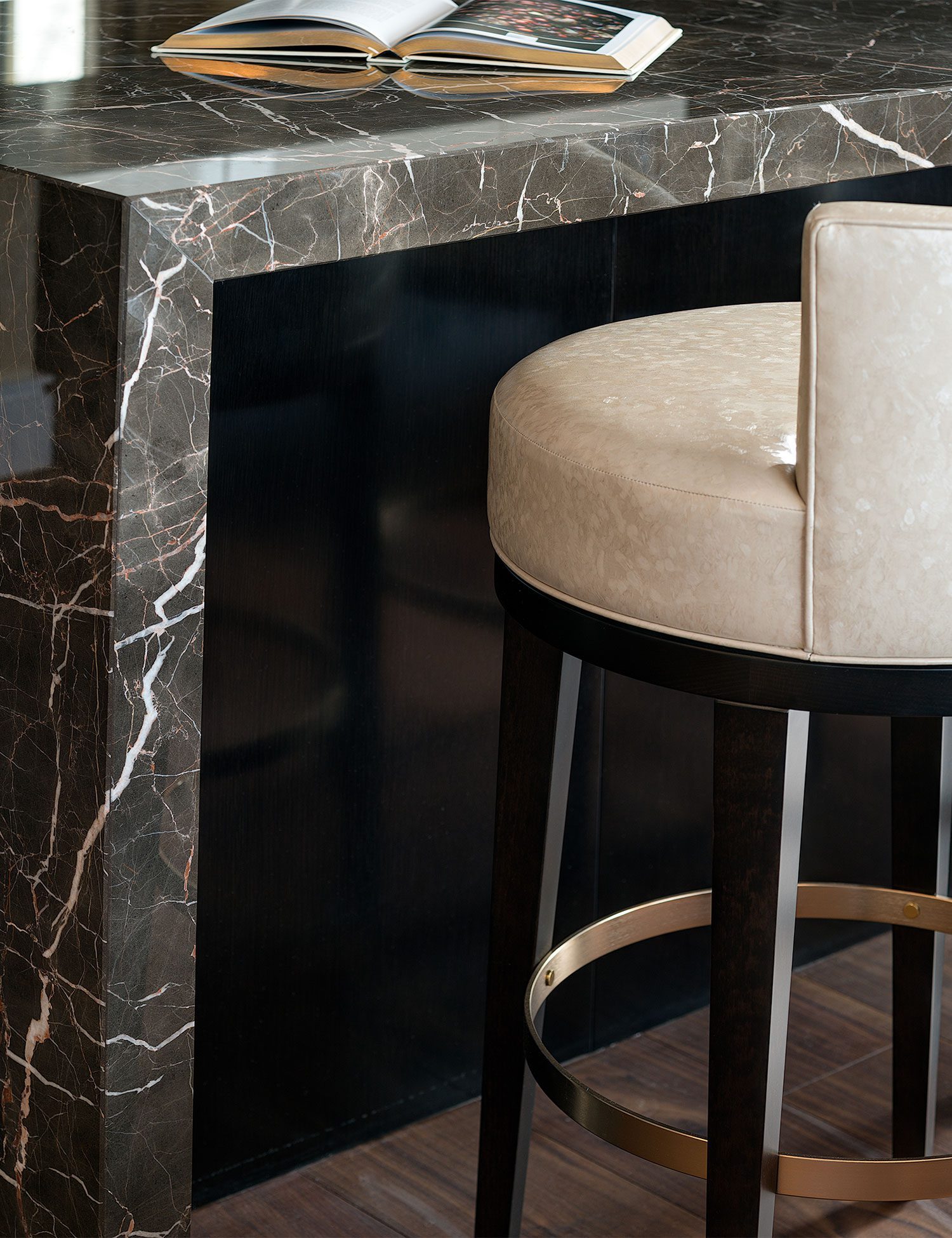 The-LandC-company-0.8b-London-Apartment-bar-stool